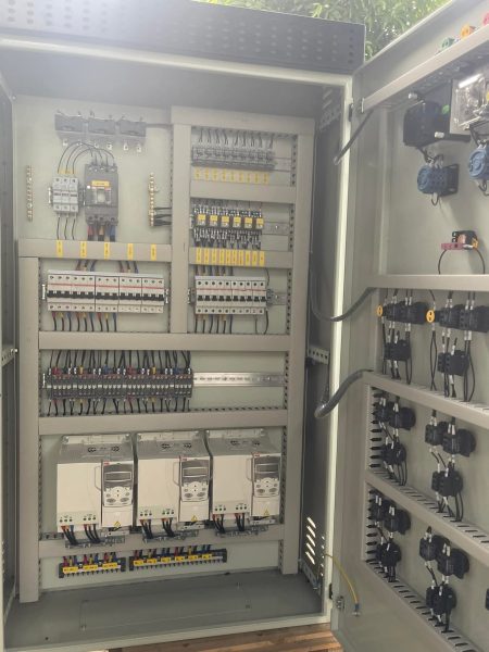 Dona Electric Lắp Tủ Điện Điều Khiển Biến Tần Inverter