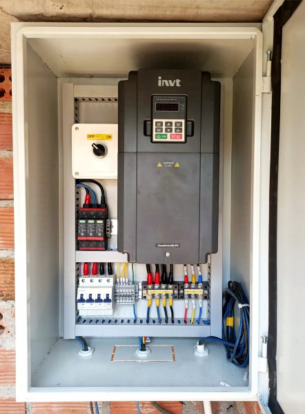 Lắp Tủ Điện Điều Khiển Cho Bơm Bằng Solar Mặt Trời
