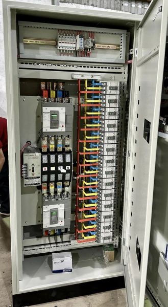 Lắp Đặt Tủ Điện Chuyển Đổi Giữa 2 Nguồn Điện Kết Hợp Phân Phối
